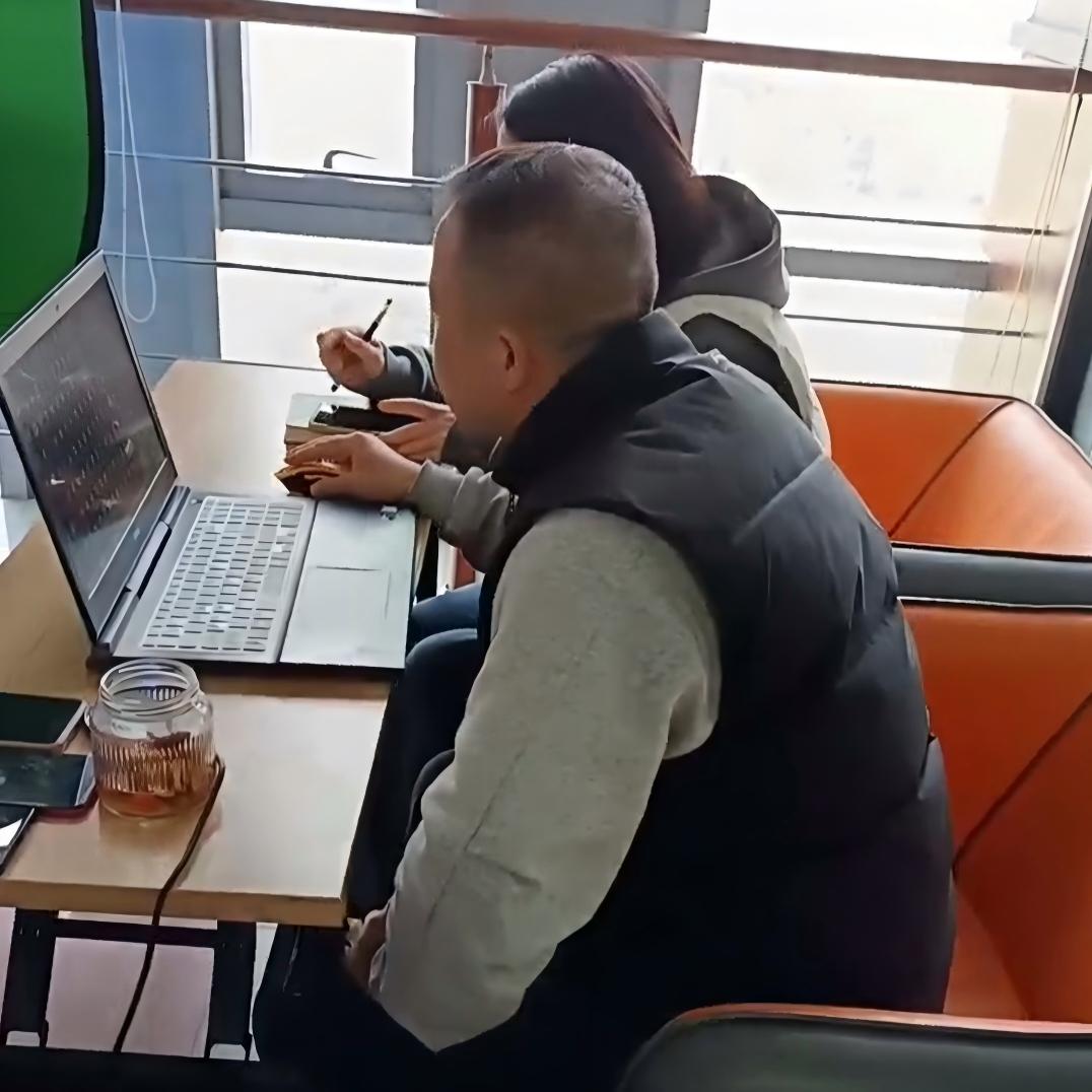 慈溪宁波奥凯网络 / 江西萍乡化工填料客户:三个阿里店铺一对一陪跑,一年拿下5000条精准询盘